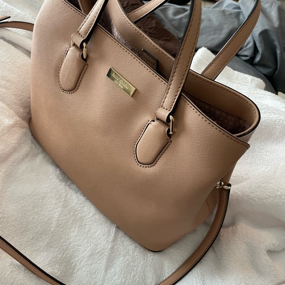 kate spade Handbags - Like New Kate Spade Bag